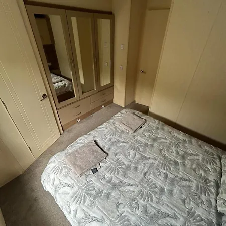 The District Caravan مكان تخييم Lamplugh